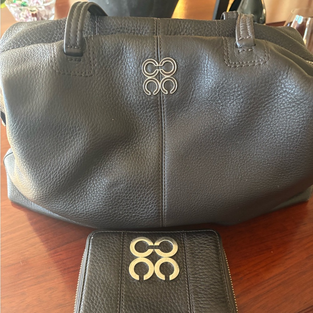 Coach ladies dark brown shoulder bag with matching wallet